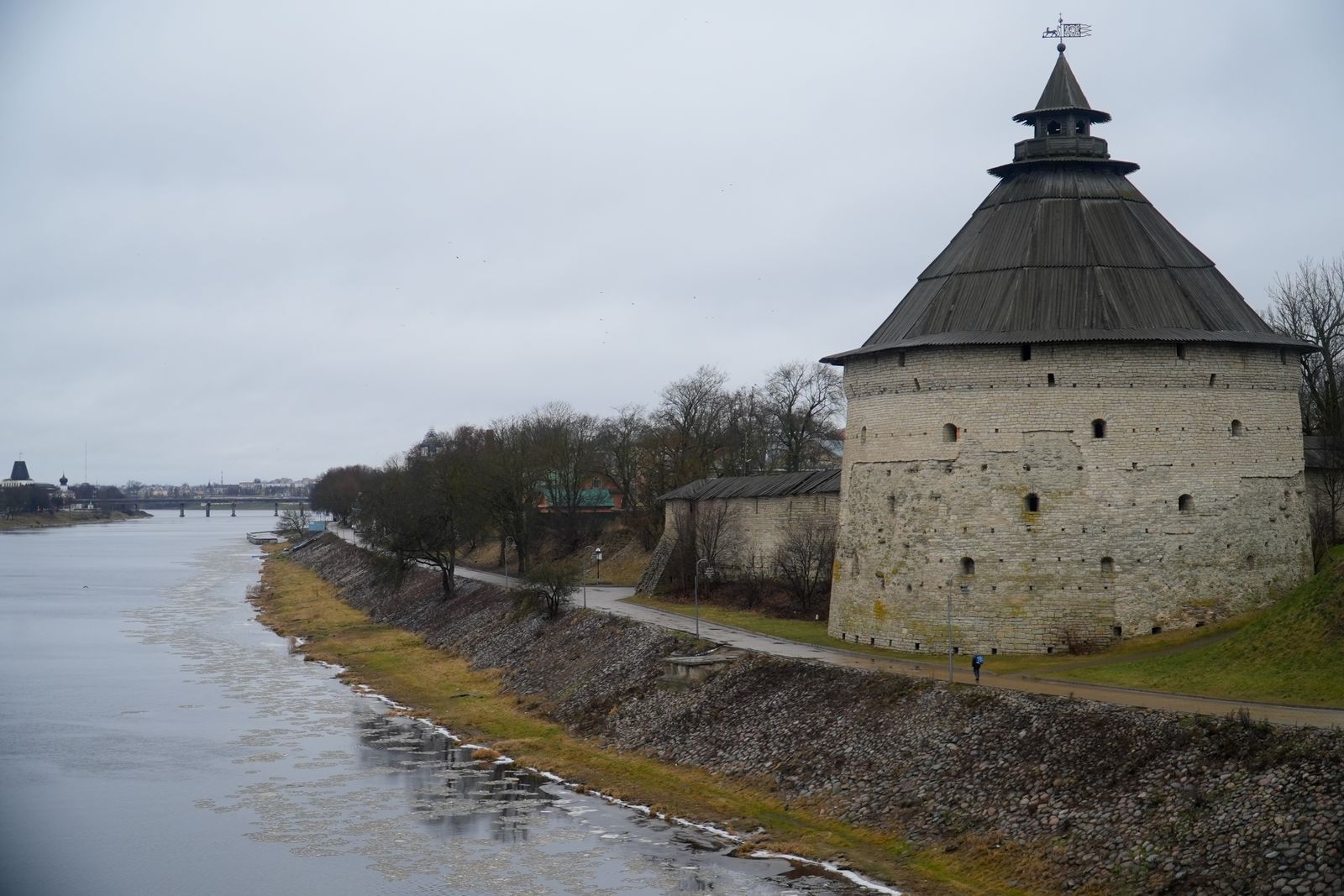 Stare miasto u ujścia rzeki do morza